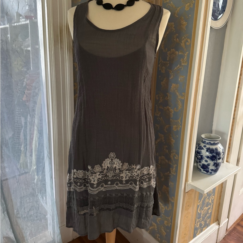 Monoreno Charcoal Sleeveless Dress with White Embroidery